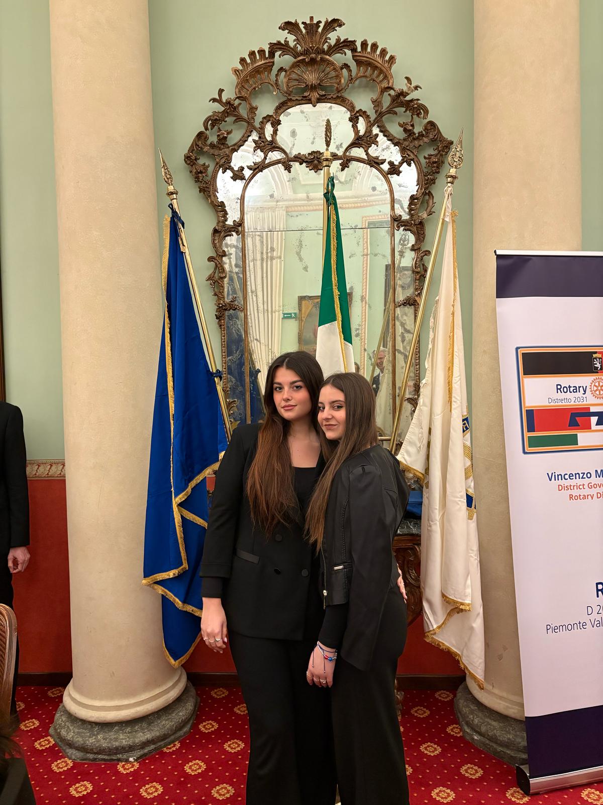 Due studentesse del Soleri Bertoni al “Senti chi parla” del Rotary