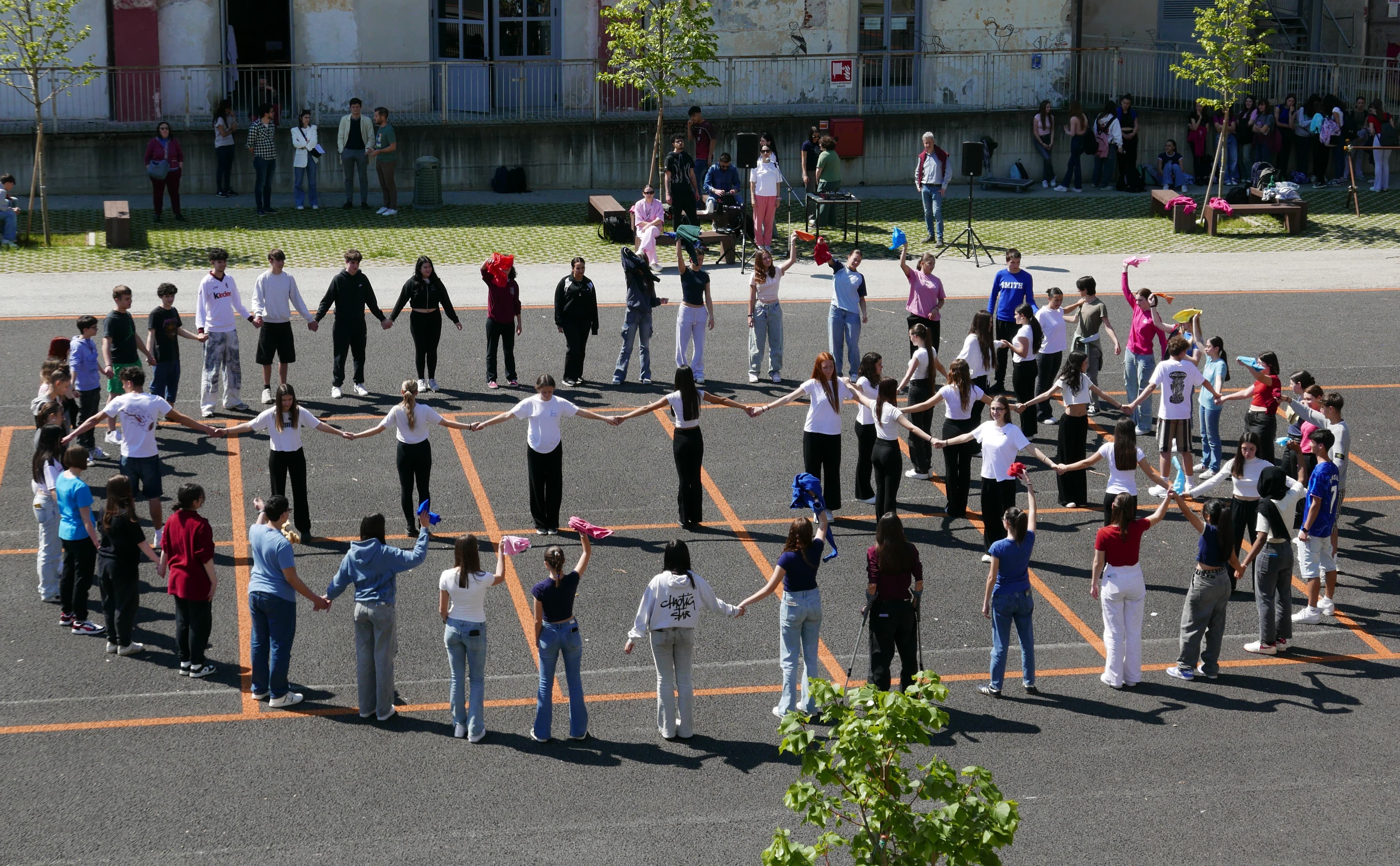 Flash mob sulla pace al Liceo Soleri Bertoni di Saluzzo
