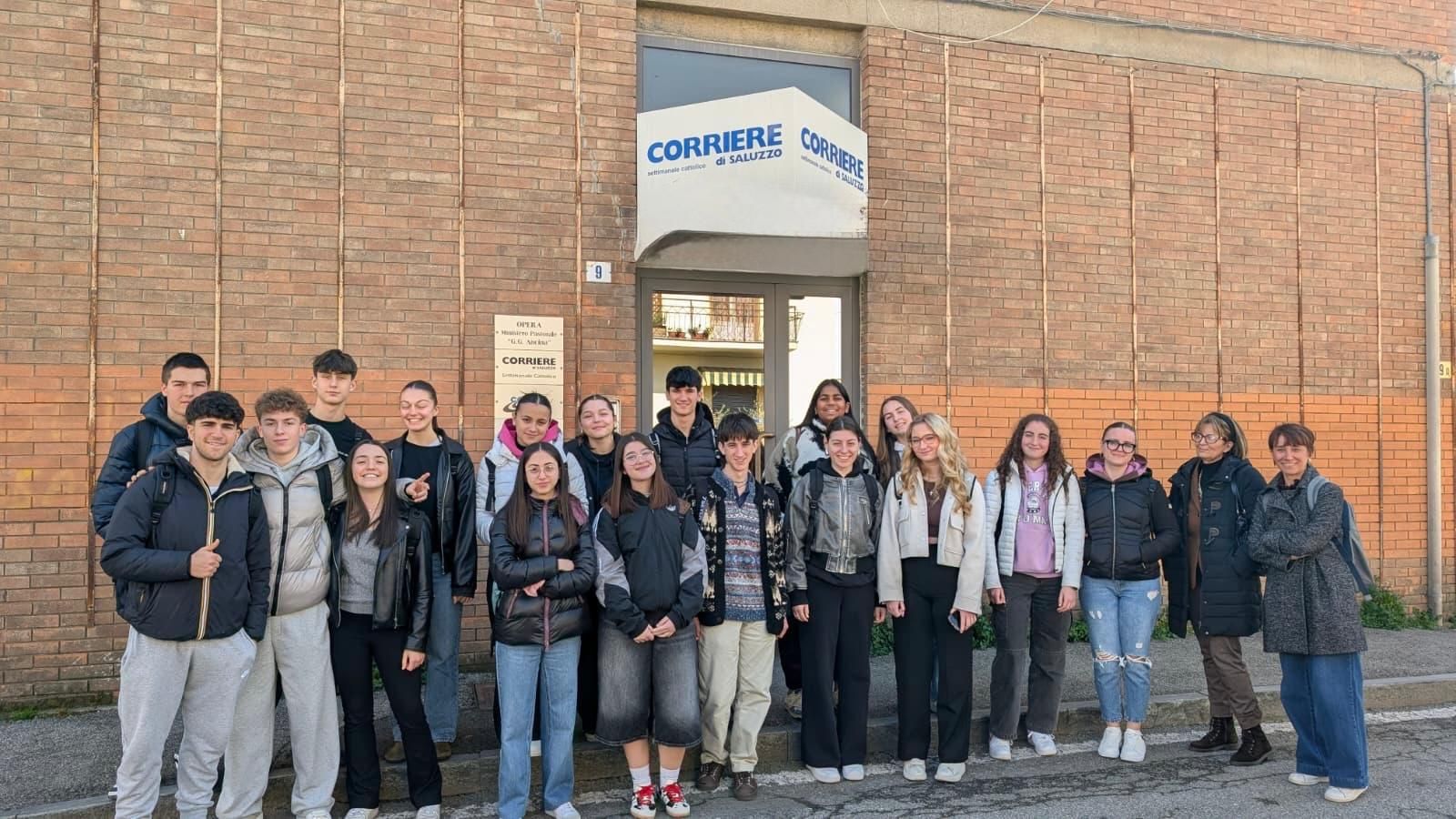 Gli studenti del Liceo Economico Sociale”Soleri-Bertoni” in visita al Corriere di Saluzzo.